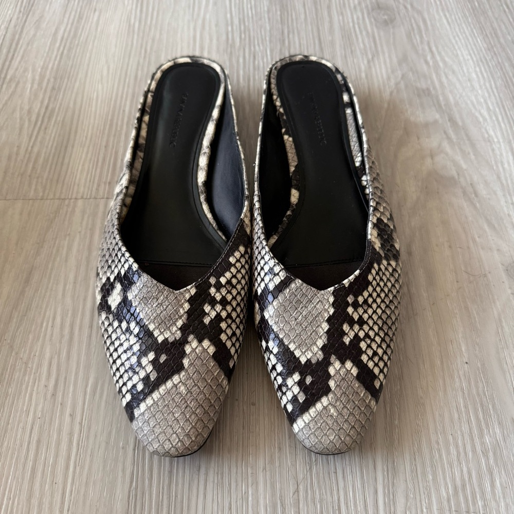 Banana Republic Snake print Mules. Excellent condition